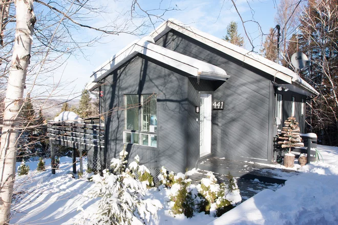 How to remove snow from your house safely and efficiently after a big storm